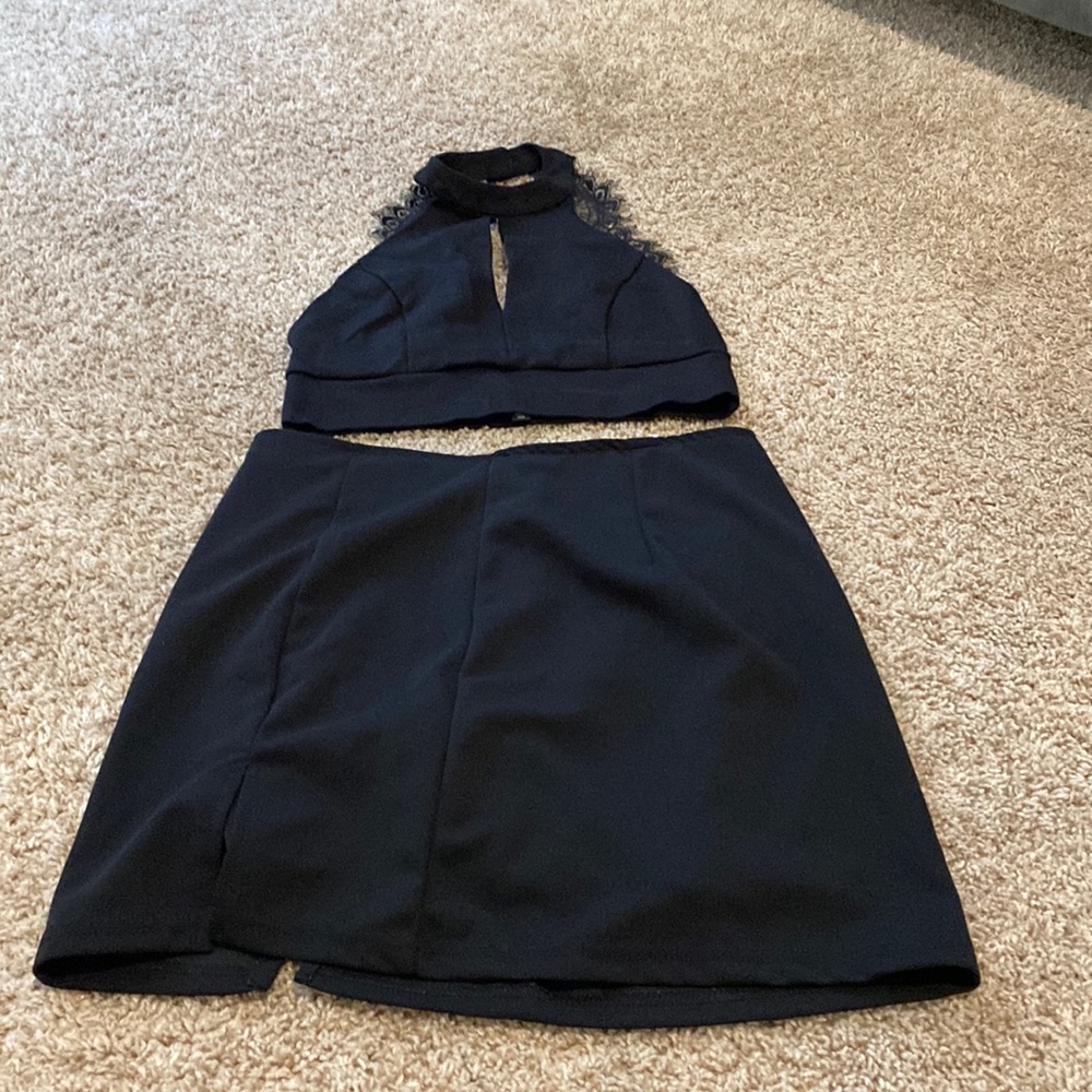 Black two piece cropped set